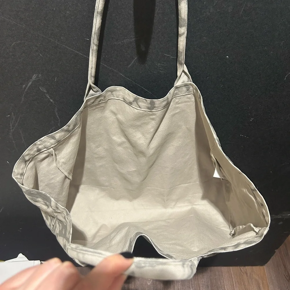 ALO Yoga Gray Tiedye Tote Bag - Picture 6 of 8